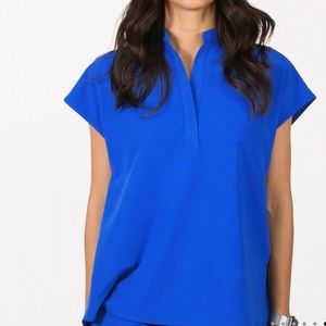 FIGS Rafaela scrub top LARGE. Like new. Royal blue